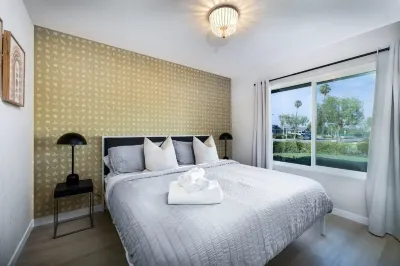 @ Marbella Lane - Vibrant & Chic Designer Home Hotels near Laguna Lake Park