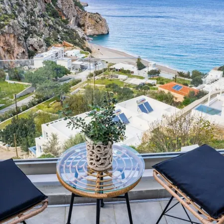 Yploui Suites 1 in Kira Panagia