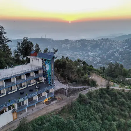 Heryk Hillview Hotel