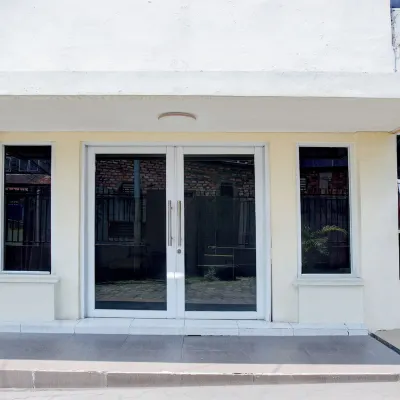 OYO 94806 Kostel 97 Hotel dekat Pelataran Benteng Kuto Besak