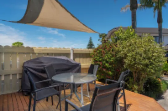 Summit Motor Lodge Hotels near Business Estate