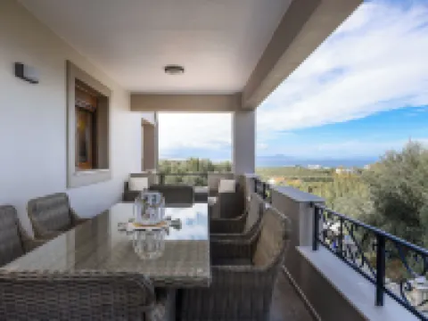 Villa Aris: A Serene Experience, 3BRs, Pool & BBQ Hotels in Stavromenos