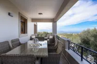 Villa Aris: A Serene Experience, 3BRs, Pool & BBQ