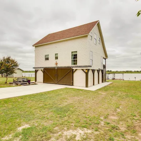 Lake Granbury Fishing Escape w/ Dock & Kayaks!