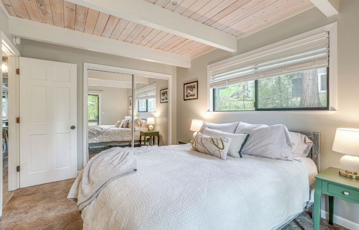 Family Cabin in Blue Lake Springs, Near Town!
