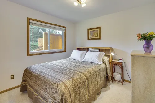 Lake Superior Beachfront Home - 15 Mi to Duluth! - Huoneistot