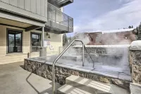 Newly Built Ski Condo w/ Hot Tub & Shuttle Access! - Balkoner