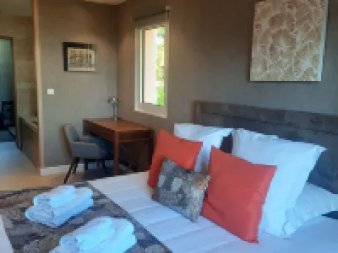 Hôtel Particulier Cassis - Hpc Suites Cassis Centre - Parking Securisé & Piscine Chauffée Hotels in Cassis