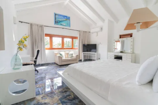 Tropical Villa in Playa Bonita in Pasos Del Mar Hotels in 