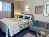 Heritage Park Lodge - Motels