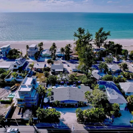 Charming Ground Level Resort Style 3 unit Condo  - unit C