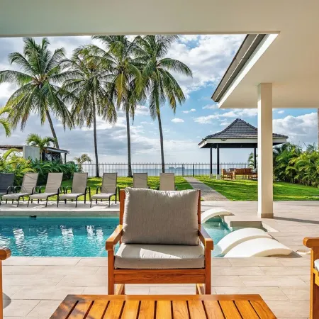 Casa Natalia: Luxurious Oceanfront Villa with Housekeeping and Concierge