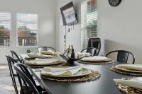 Peaceful Stays With Easy Access to Downtown - Condos