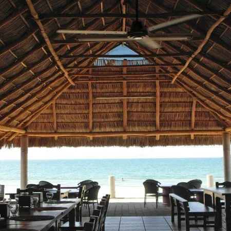 Torreblanca Beach Hotel and Suites Guayabitos - Desayuno y Comida Incluido