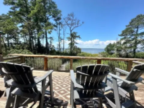 Waterfront Treasure - Main WIE House