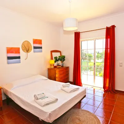U 02 - Bedroom 2 in Casa Quinta Estação Hotels near Church of saint anthony in lagos city