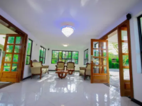 OLIVE LAKE ELEMENTAITA LODGE