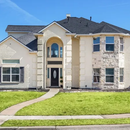 GREAT DEAL! Huge and Stylish Lake View House in Rowlett