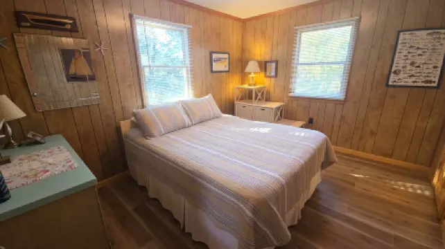 Spacious Screened Porch and Rooftop Deck - Charming Treetop Haven