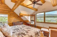 Spacious Rifle Cabin w/ Deck + Mountain Views! - 3 stjerner