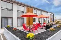 Comfort Inn East - parking