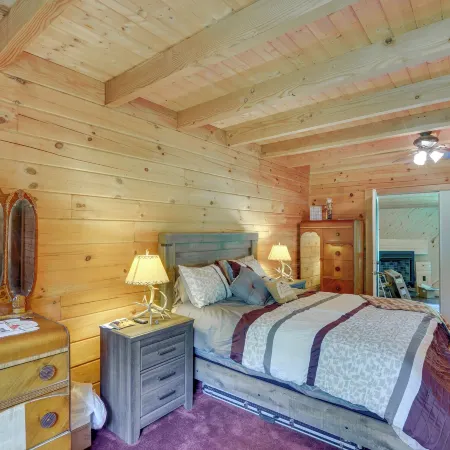Serene Valley Bend Cabin Rental: 7 Private Acres!