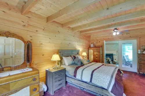 Serene Valley Bend Cabin Rental: 7 Private Acres!