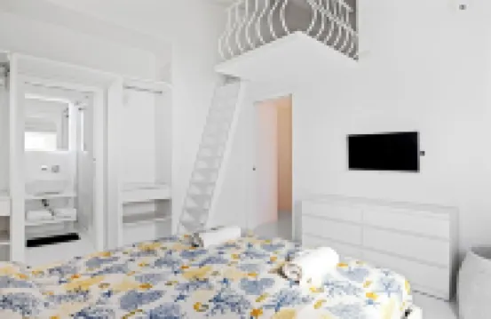 Villa con Rooftop e Giardino Privato a 200 Metri Dalla Spiaggia