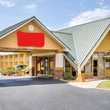 Perry Inn & Suites National Fairground I 75