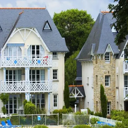 Apartment in Benodet with Heated Pool