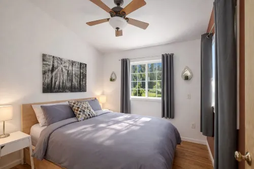 Beaver Hill Cabin Near Plain 2 Bedroom Home by NW Comfy Cabins by RedAwning