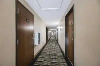 Hotel 8