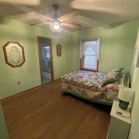 2-Bedroom Vacation Home Minutes Away from Greencastle and Depauw Campus