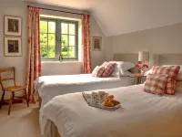 Cottage in Cotswolds With Private Pool Access Hotels in Kingham