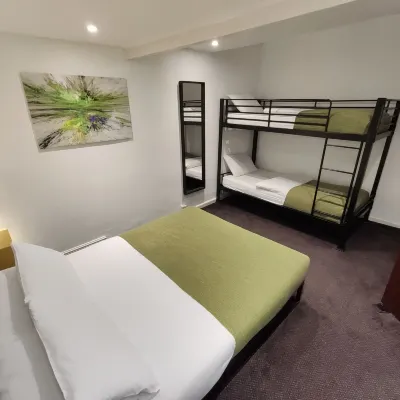 The Bawdens Holiday Apartments Отели рядом с достопримечательностью «Парк Стэнли»