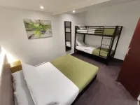 The Bawdens Holiday Apartments - Homestays