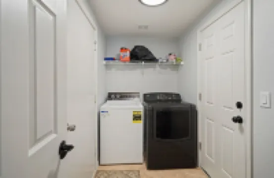 Redmond Rest 4 Bedroom Home by RedAwning