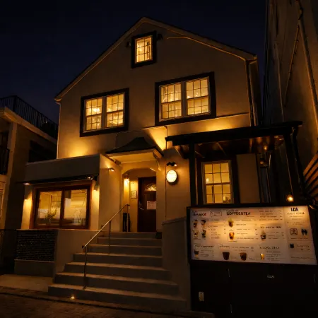 Iza Enoshima Guest House and Bar Отели рядом с достопримечательностью «Святилище Эносима»