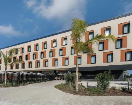 Hampton by Hilton Alicante Airport Hotels in Elche