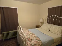Historic Downtown Apartment. Unscented Products and Sustainability Practices.