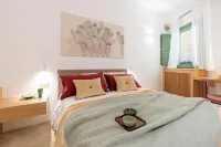 Vico Trigona con Terrazza e Jacuzzi Riscaldata - شقق