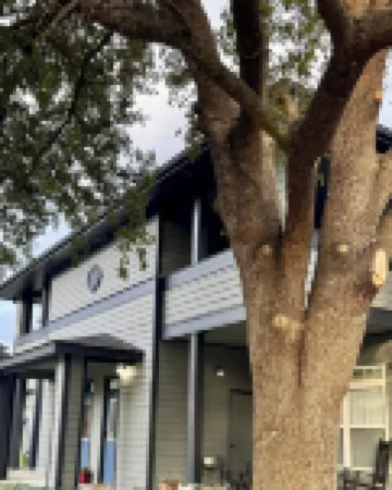 2nd Floor Walk-up.  Close to Wedding Venues, Restaurants and More!