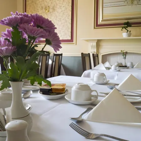 Victoria Park Lodge Отели рядом с достопримечательностью «Бизнес-парк Stoneleigh Park»