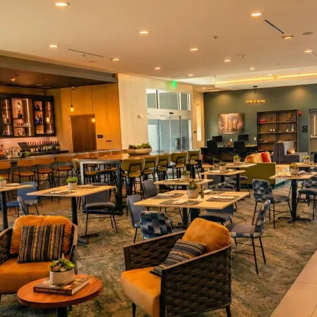 La Quinta Inn & Suites by Wyndham Chattanooga Downtown/South