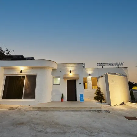 Gyeongju All the Way Pool Villa Отели рядом с достопримечательностью «Храм Синсонса»