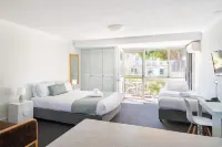 Bathurst Studio Apartments - balcony