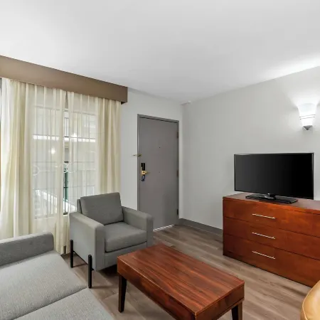 Comfort Suites Near Potomac Mills