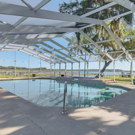 Lakefront & Poolside! Family Retreat in Hernando Hotels in Hernando