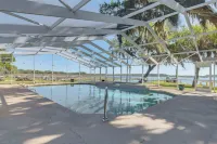 Lakefront & Poolside! Family Retreat in Hernando - Alojamientos
