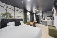 The Neon Elm Hotel - Homestays